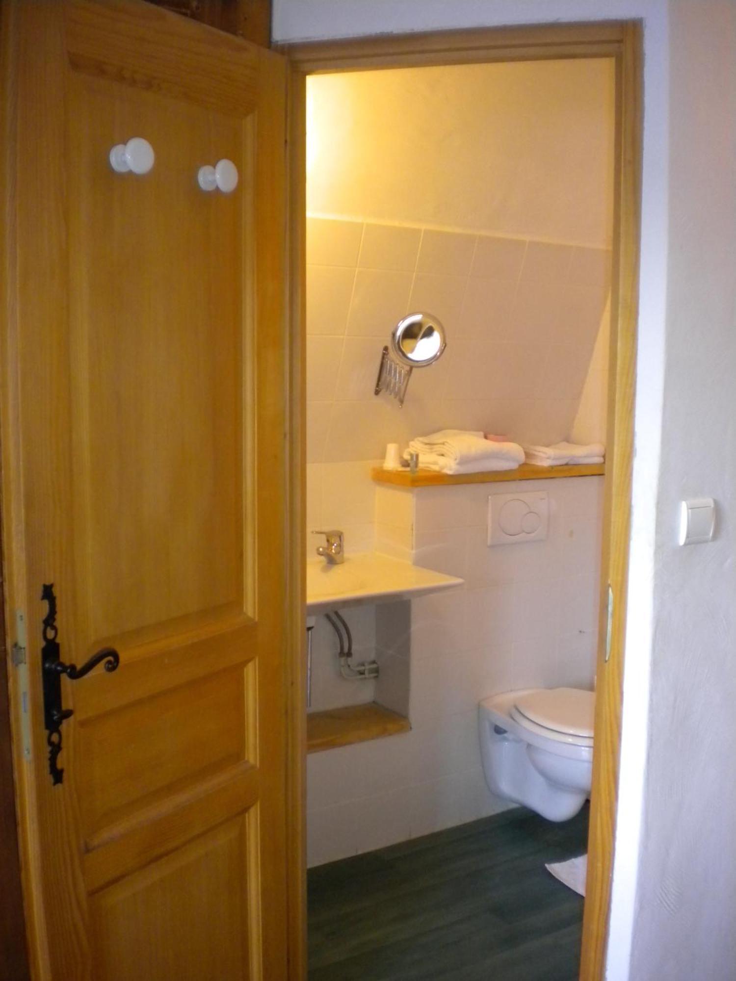 梅泽杰小屋酒店 通内 外观 照片